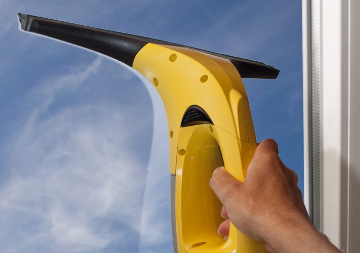 Fensterstaubsauger erleichtert den Fensterputz
