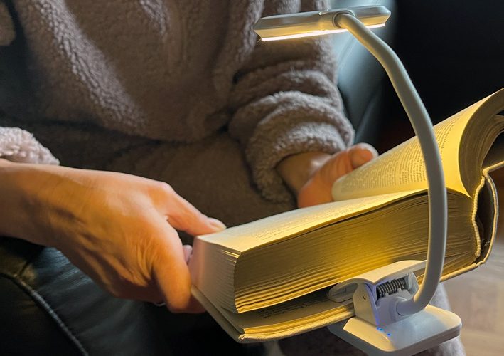 Hilfe für Senioren und schwache Augen: LED-Leselampe