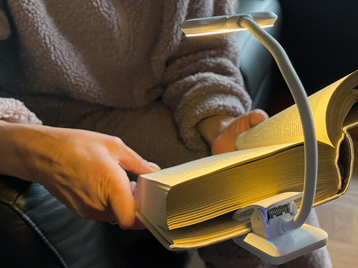 Hilfe für Senioren und schwache Augen: LED-Leselampe