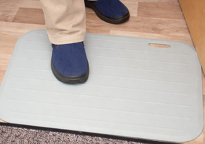 Alarm-Trittmatte hilft bei der Betreuung Demenzerkrankter