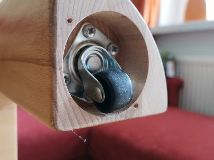 Rollen unter Möbeln Erleichtern das Putzen: Möbel mit Rollen